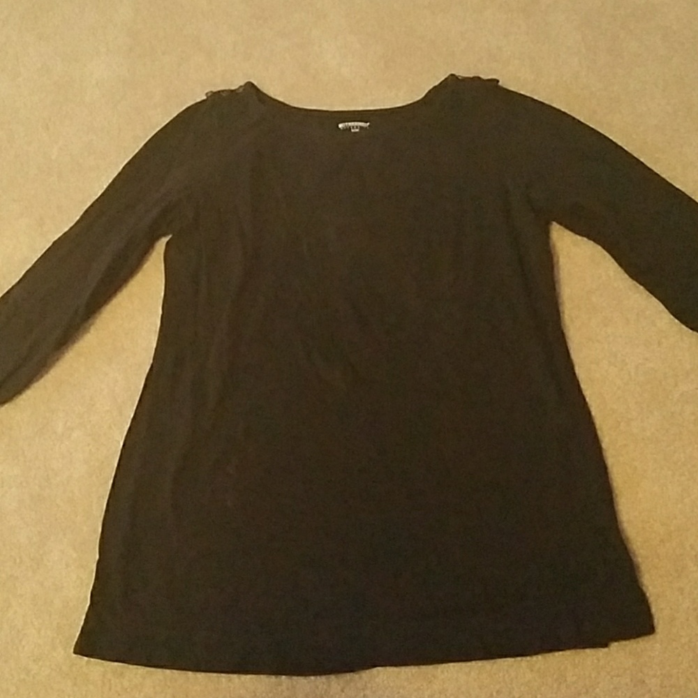 Black long sleeve tee